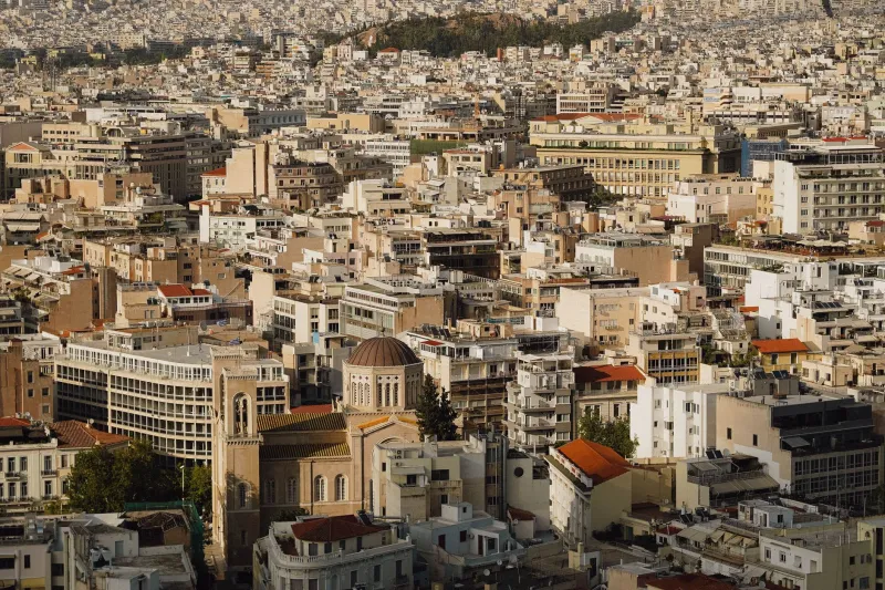 Ιστορία και Κυκλοφορία: Πώς η Σύγχρονη Στάθμευση Μπορεί να Σεβαστεί την Ψυχή του Κέντρου της Πάτρας