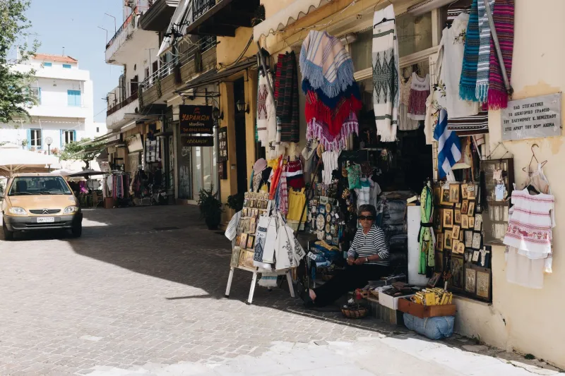 Καφές στην Πάτρα Χωρίς Άγχος: Οδηγός Στάθμευσης κοντά στα Αγαπημένα Καφενεία της Πόλης